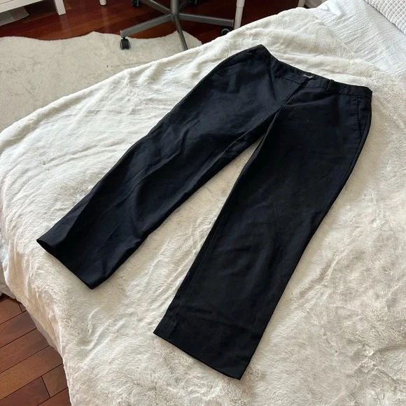 Black Low Rise Capris - Picture 3 of 9